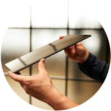 Person holding Wacom Movink at an angle